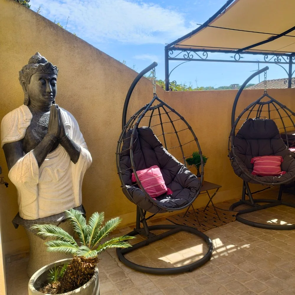 Extérieur de la Villa Fiora à Martigues Espace Détente avec Jacuzzi Extérieur de la Villa Fiora à Martigues Espace Détente avec Jacuzzi