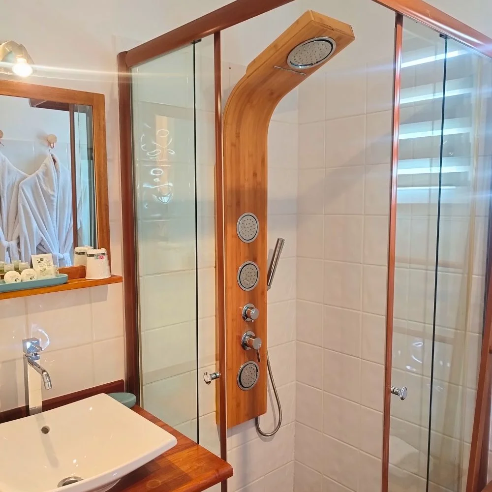 Salle de bain moderne villa fiora Martigues Bouches du Rhône Salle de bain moderne villa fiora Martigues Bouches du Rhône